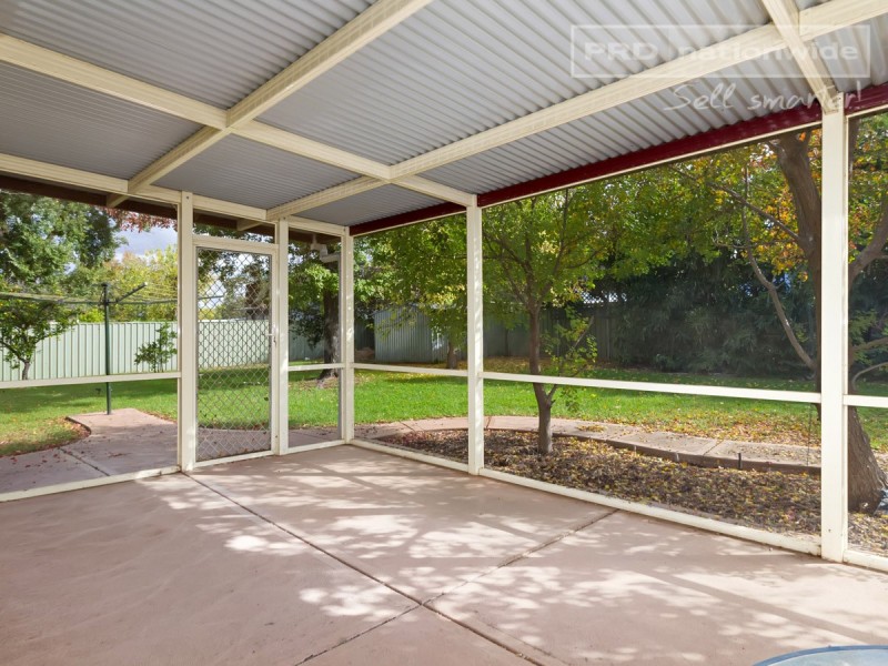 4 Plumpton Road, Kooringal NSW 2650