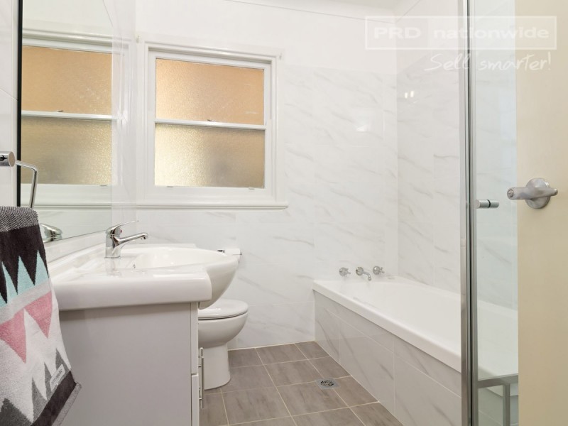 4 Plumpton Road, Kooringal NSW 2650