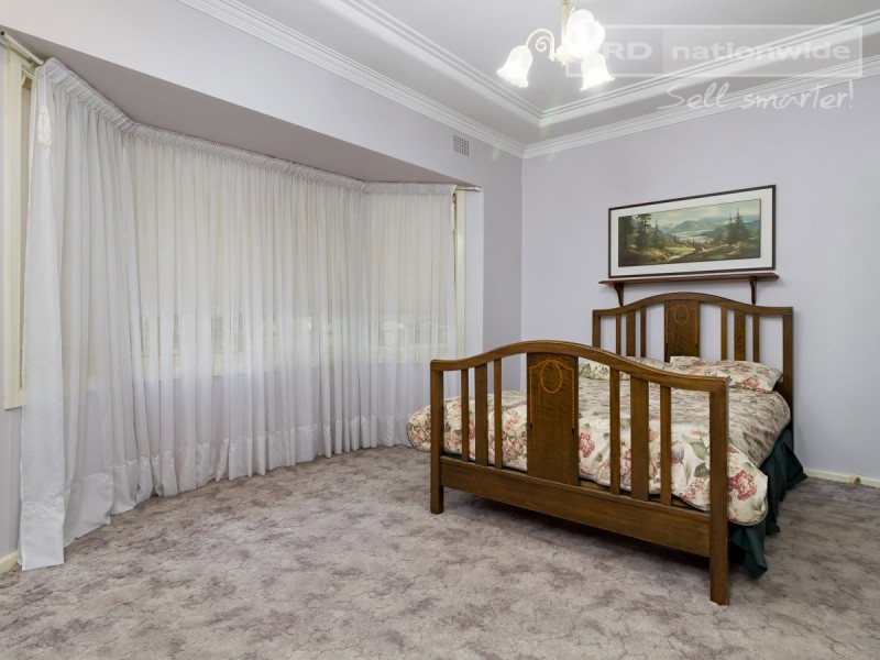 4 Plumpton Road, Kooringal NSW 2650