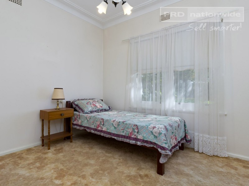 4 Plumpton Road, Kooringal NSW 2650