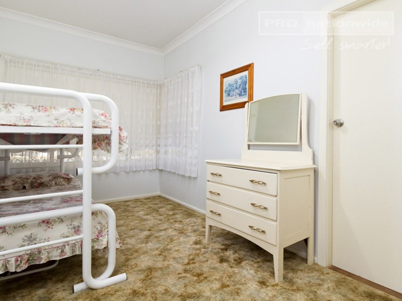 4 Plumpton Road, Kooringal NSW 2650