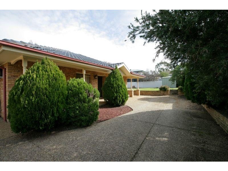 2/2 Plumpton Road, Kooringal NSW 2650