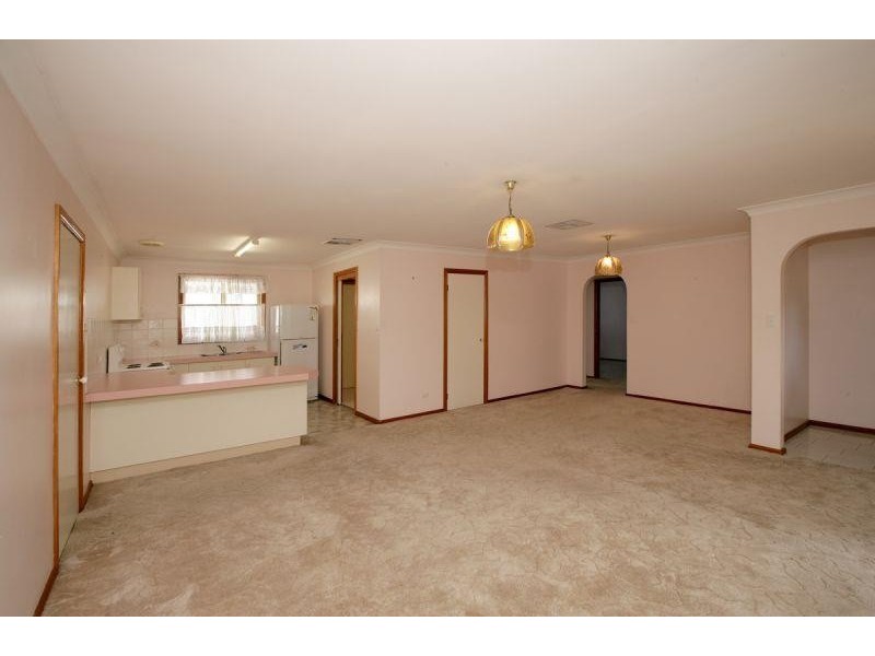 2/2 Plumpton Road, Kooringal NSW 2650