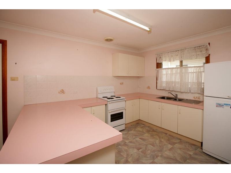 2/2 Plumpton Road, Kooringal NSW 2650