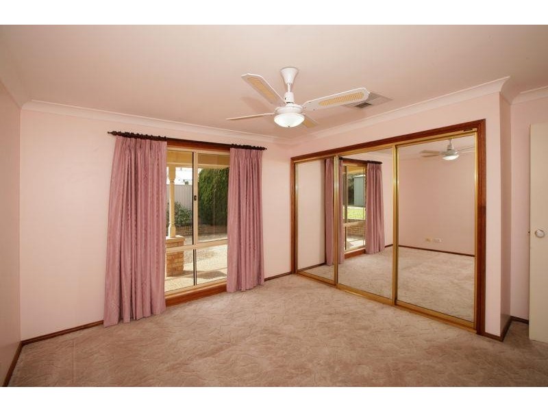 2/2 Plumpton Road, Kooringal NSW 2650