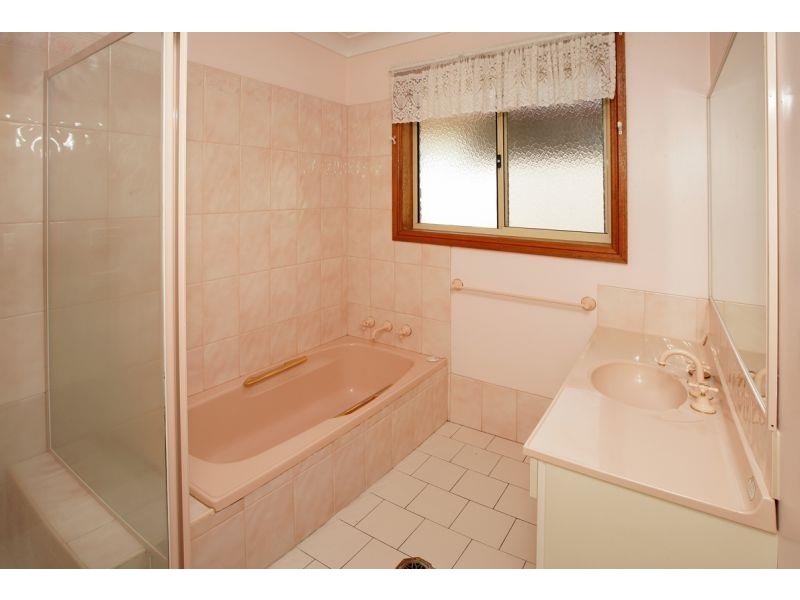 2/2 Plumpton Road, Kooringal NSW 2650