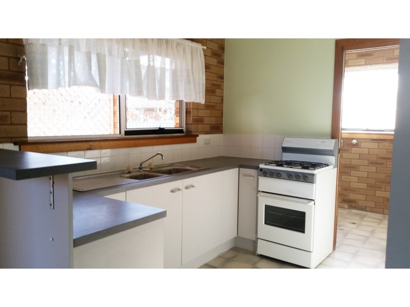 2/47 Karoom Drive, Glenfield Park NSW 2650