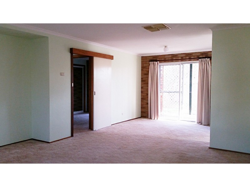 2/47 Karoom Drive, Glenfield Park NSW 2650