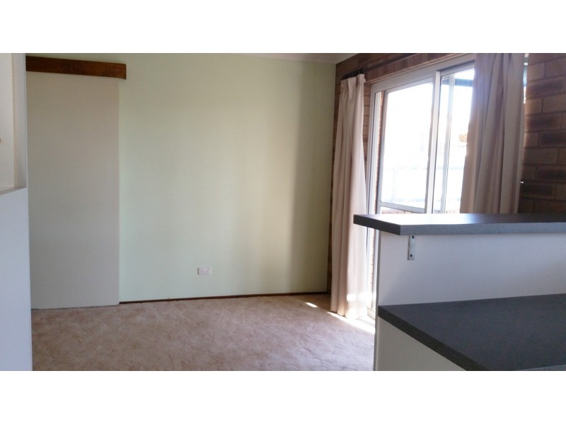 2/47 Karoom Drive, Glenfield Park NSW 2650