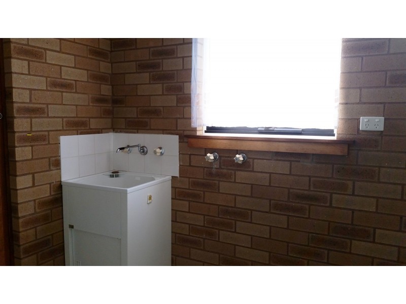 2/47 Karoom Drive, Glenfield Park NSW 2650