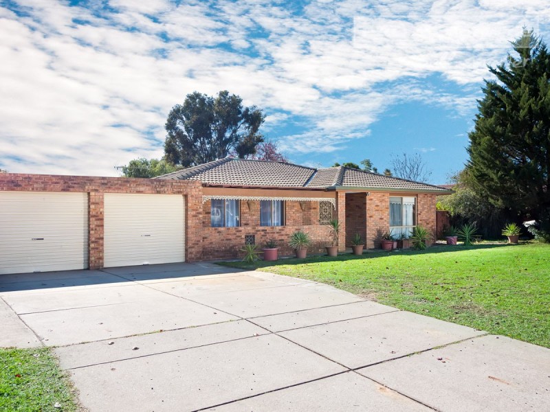 15 Balleroo Crescent, Glenfield Park NSW 2650