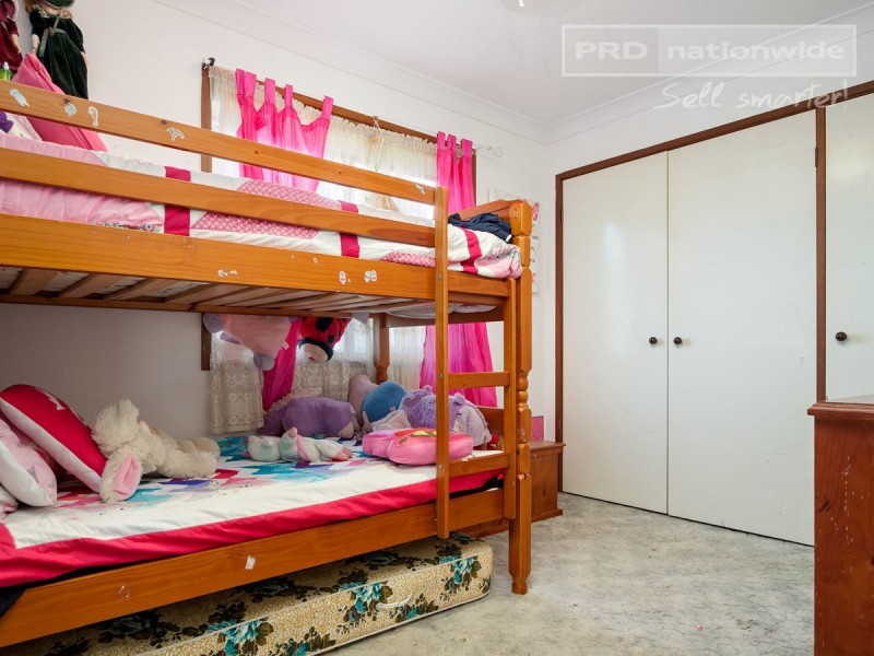 15 Balleroo Crescent, Glenfield Park NSW 2650