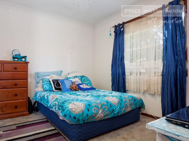 15 Balleroo Crescent, Glenfield Park NSW 2650