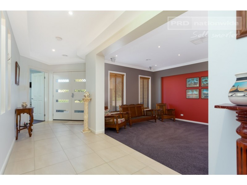 6 Hovea Place, Springvale NSW 2650