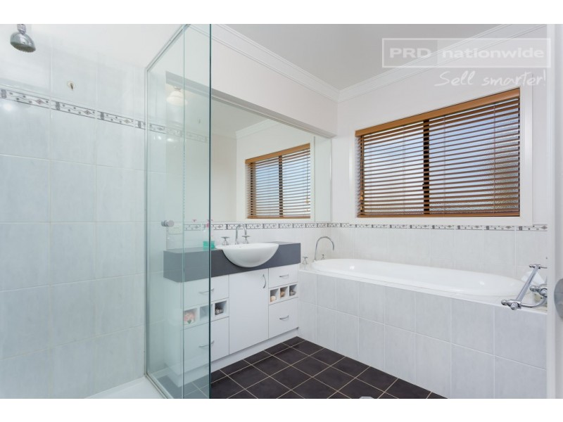 6 Hovea Place, Springvale NSW 2650