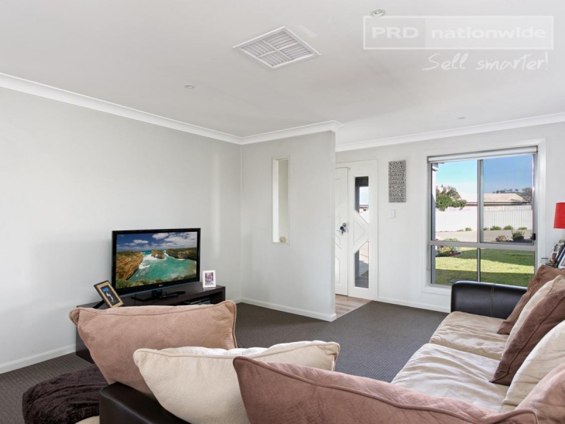3/3 Womboin Crescent, Glenfield Park NSW 2650