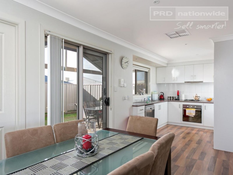 3/3 Womboin Crescent, Glenfield Park NSW 2650