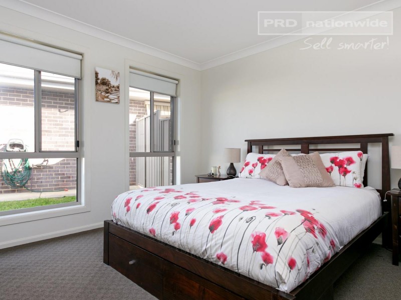 3/3 Womboin Crescent, Glenfield Park NSW 2650