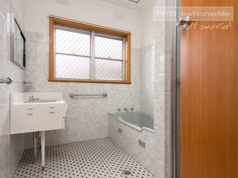 24 MacArthur Street, Ashmont NSW 2650