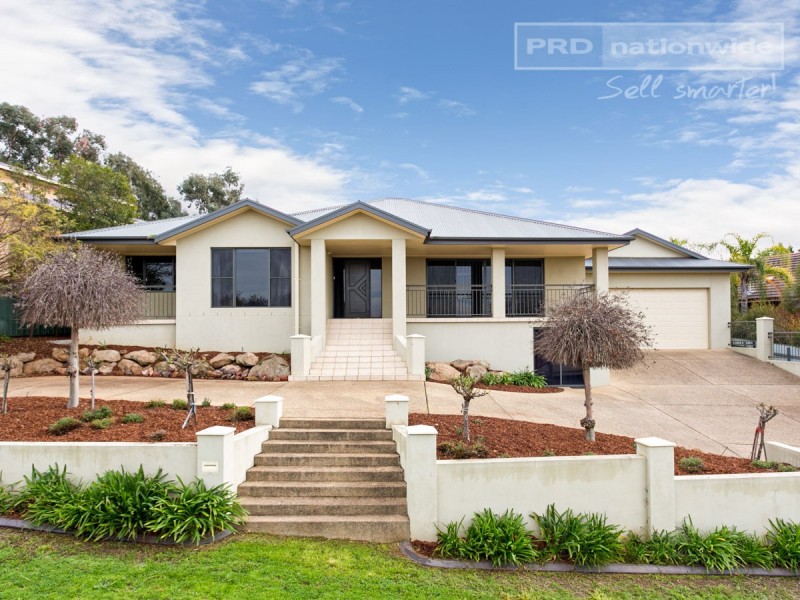 71 Simkin Crescent, Kooringal NSW 2650