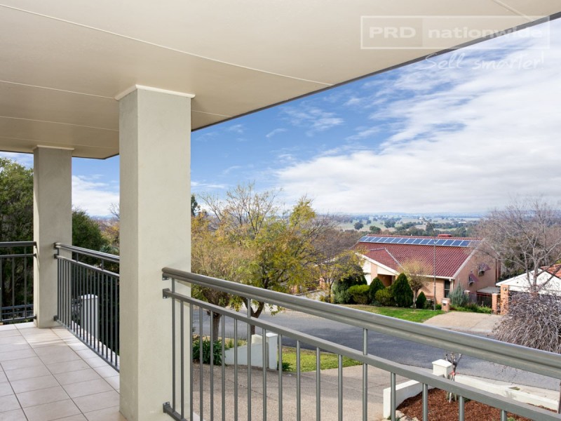 71 Simkin Crescent, Kooringal NSW 2650