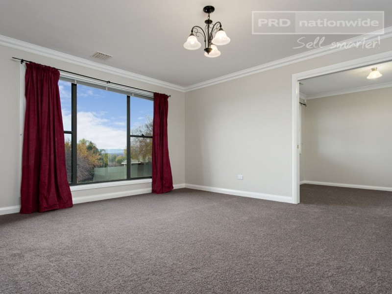71 Simkin Crescent, Kooringal NSW 2650