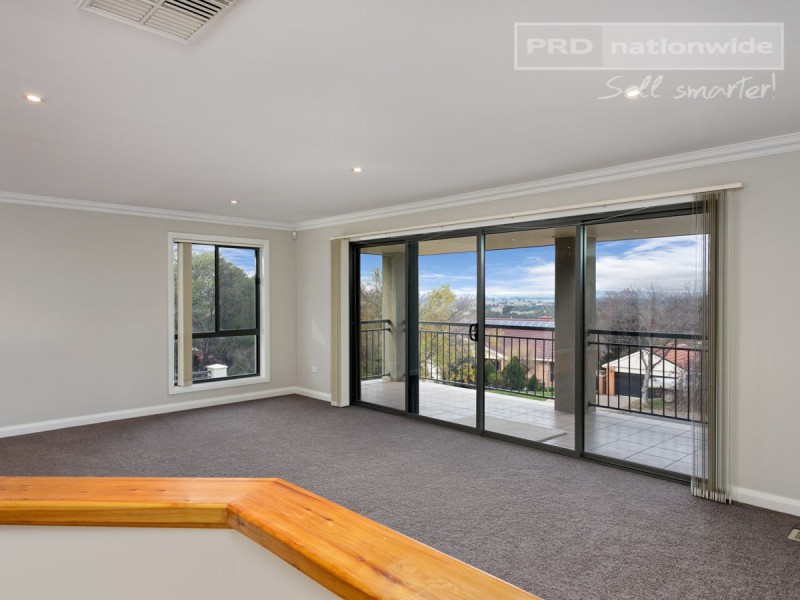 71 Simkin Crescent, Kooringal NSW 2650