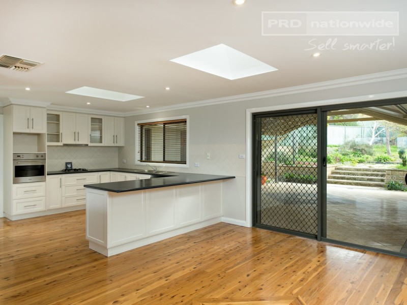 71 Simkin Crescent, Kooringal NSW 2650