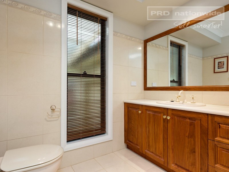 71 Simkin Crescent, Kooringal NSW 2650