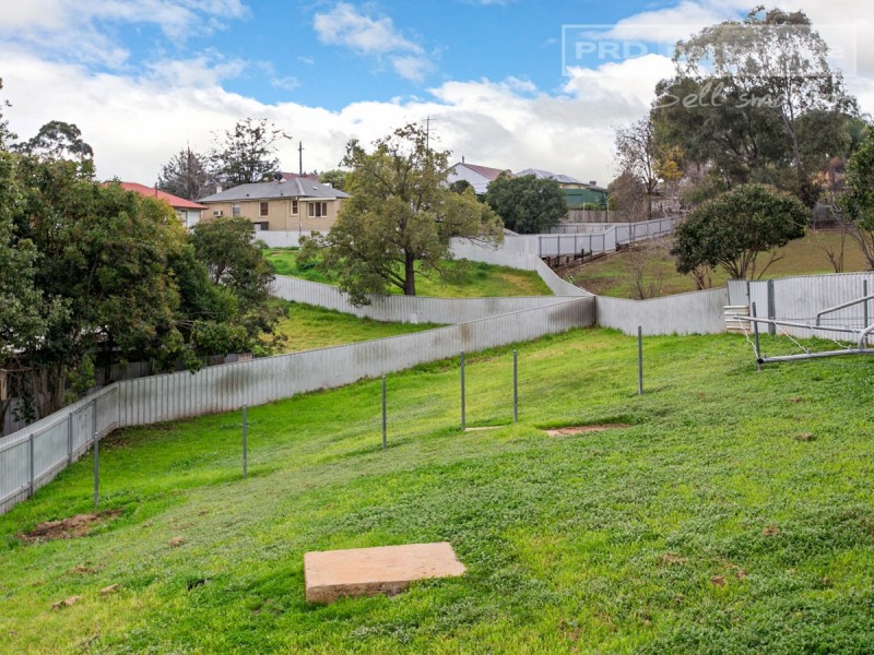 23 Phillip Avenue, Mount Austin NSW 2650