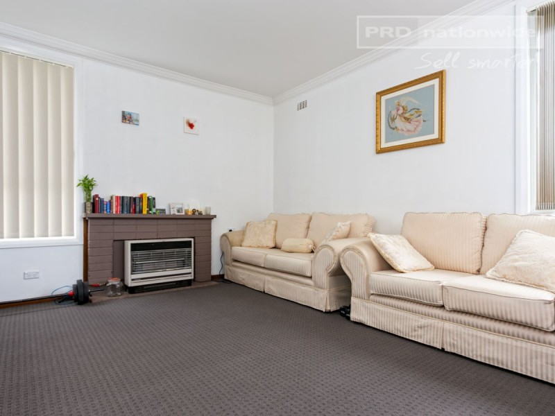 23 Phillip Avenue, Mount Austin NSW 2650