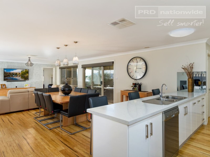 6 Osterley Street, Bourkelands NSW 2650