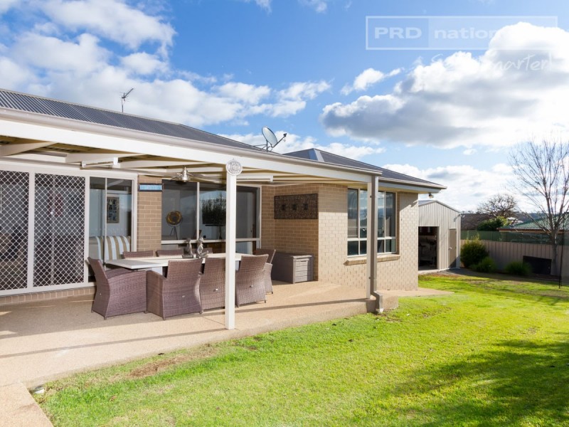 6 Osterley Street, Bourkelands NSW 2650