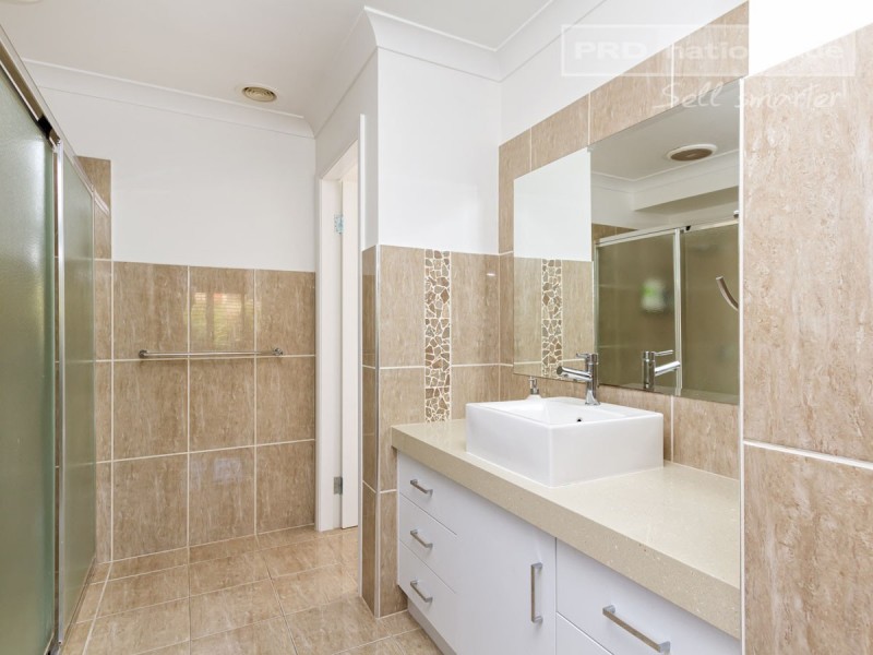 6 Osterley Street, Bourkelands NSW 2650