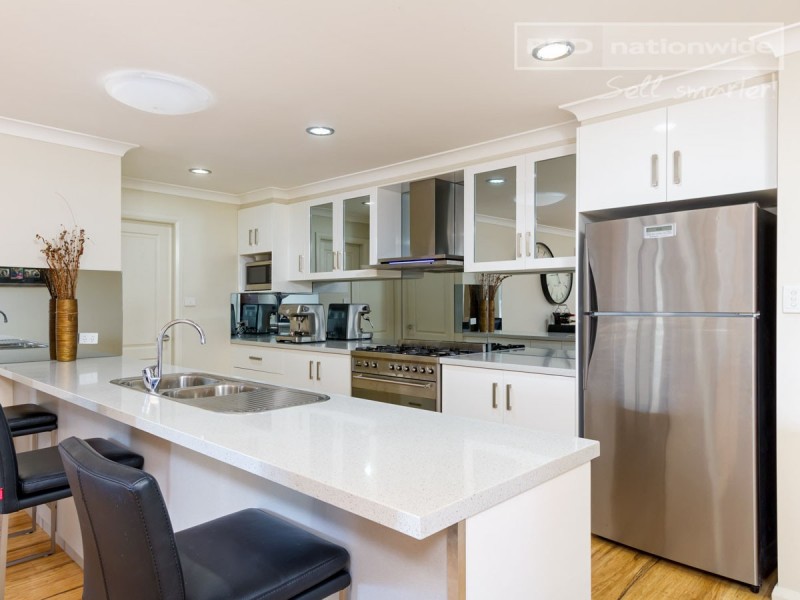 6 Osterley Street, Bourkelands NSW 2650