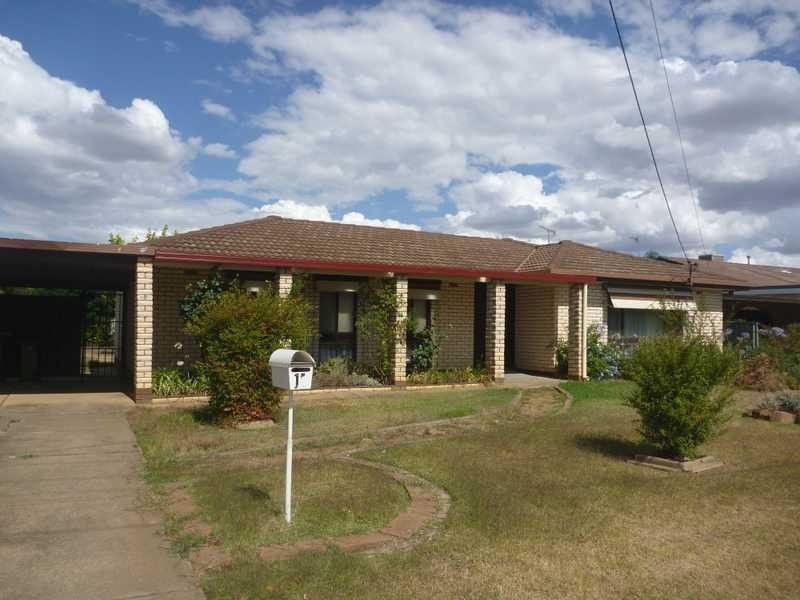 17 Eyre Street, Lake Albert NSW 2650