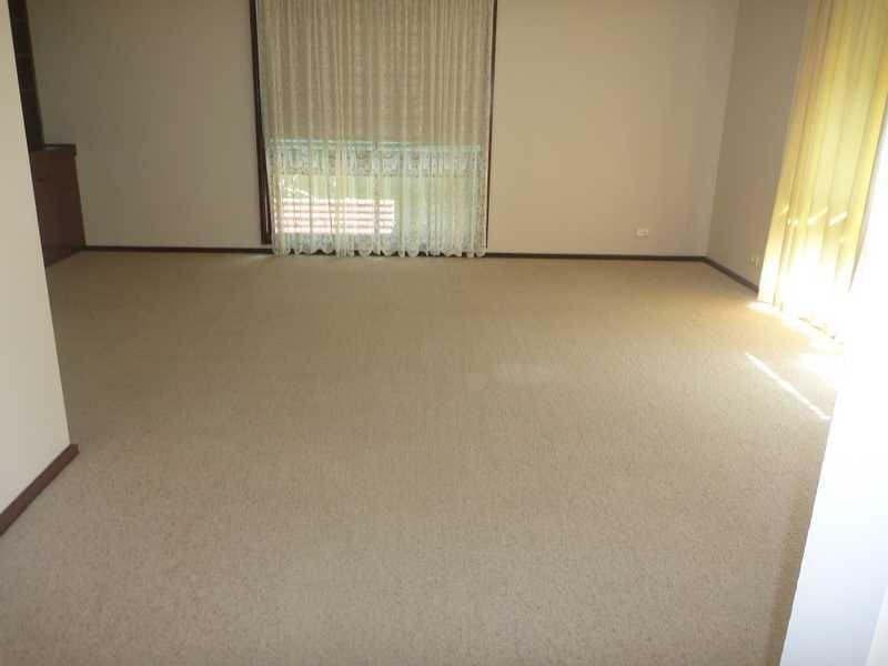 17 Eyre Street, Lake Albert NSW 2650