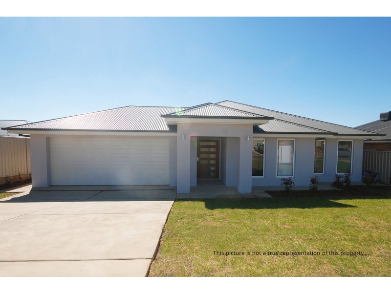 12 Flack Crescent, Boorooma NSW 2650