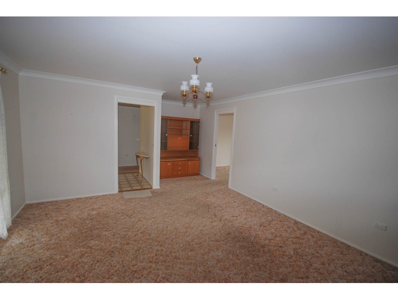 6 Power Street, Lake Albert NSW 2650