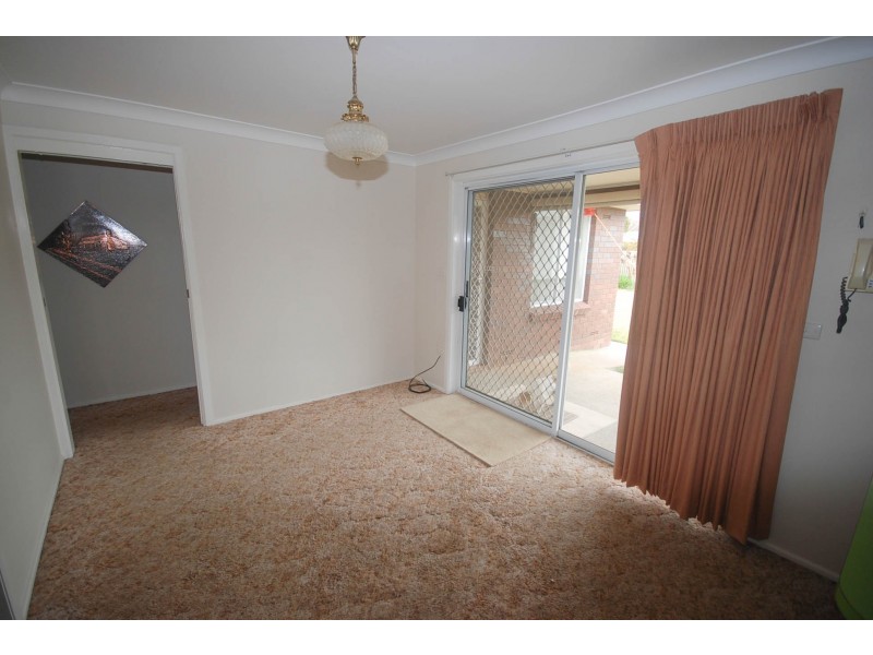 6 Power Street, Lake Albert NSW 2650