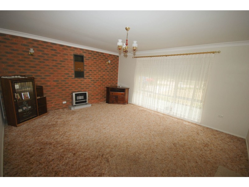 6 Power Street, Lake Albert NSW 2650