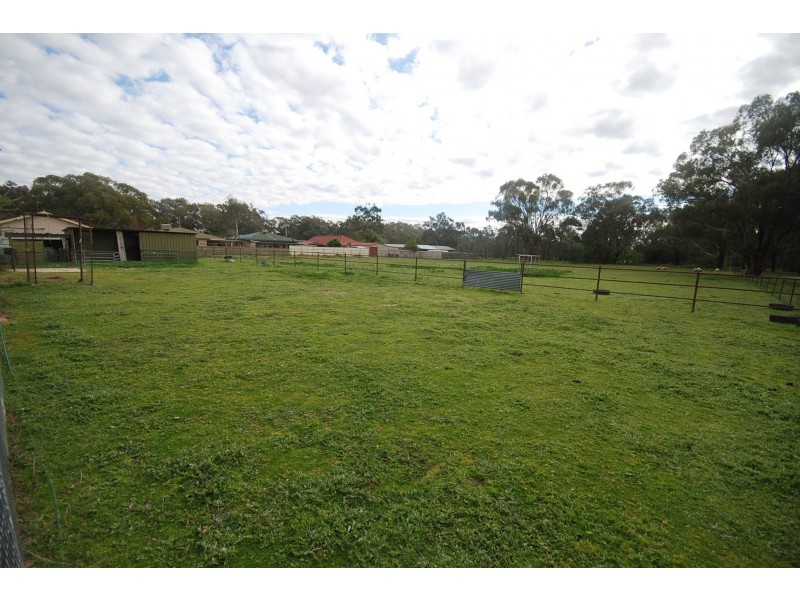 6 Power Street, Lake Albert NSW 2650