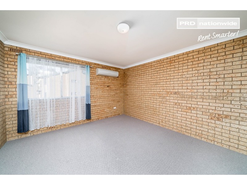 1/7b Henschke Avenue, Tolland NSW 2650
