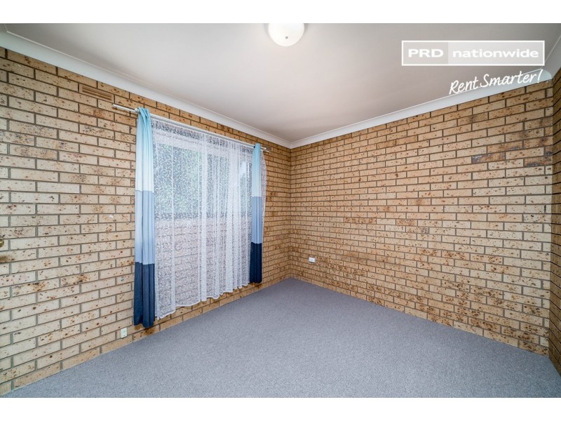 1/7b Henschke Avenue, Tolland NSW 2650