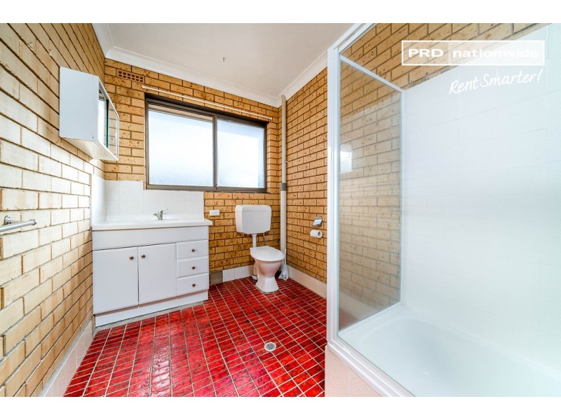 1/7b Henschke Avenue, Tolland NSW 2650