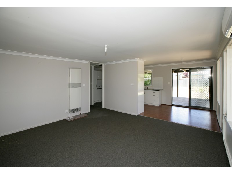 152 Raye Street, Tolland NSW 2650