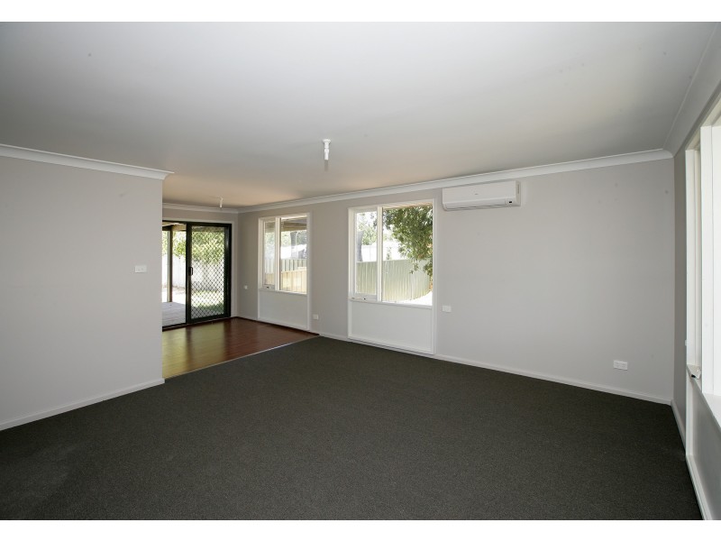 152 Raye Street, Tolland NSW 2650
