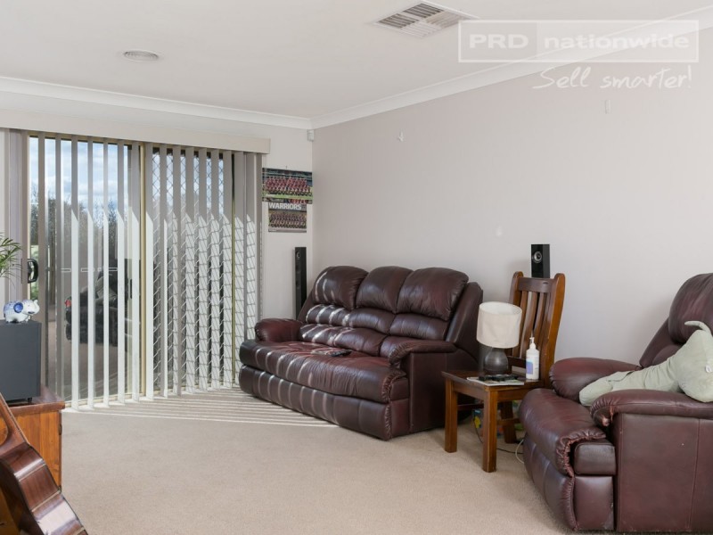 1 Adjin Street, Mount Austin NSW 2650