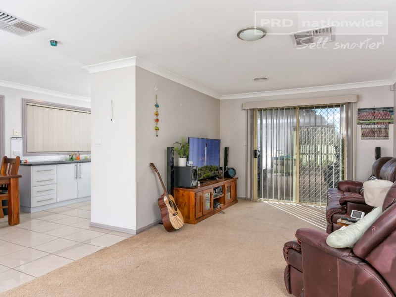 1 Adjin Street, Mount Austin NSW 2650