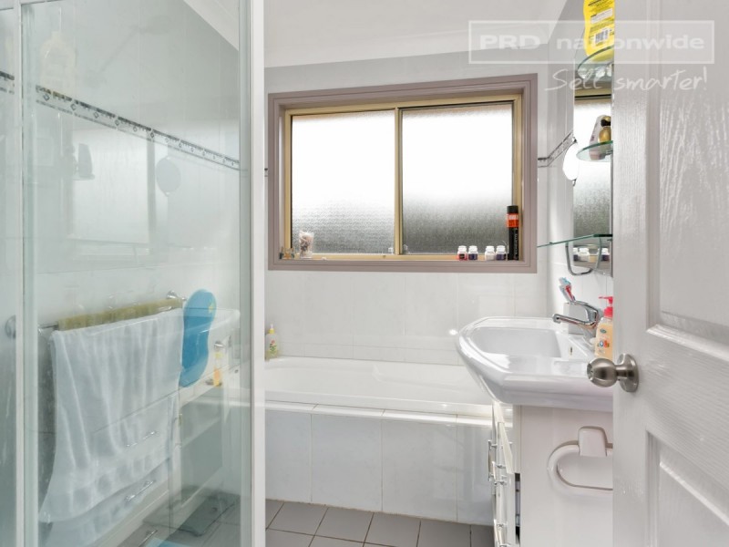 1 Adjin Street, Mount Austin NSW 2650